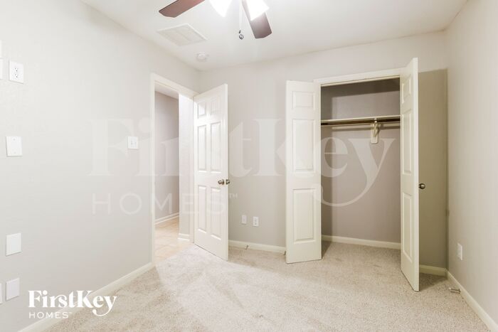 Building Photo - 9931 Fairlane Oaks Dr