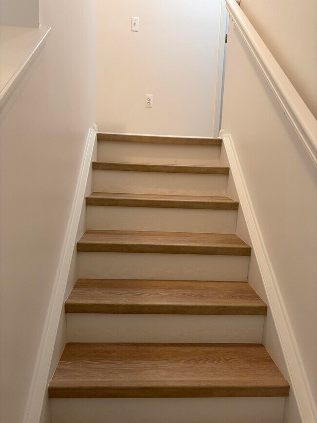 Building Photo - 3245 Reeves Dr