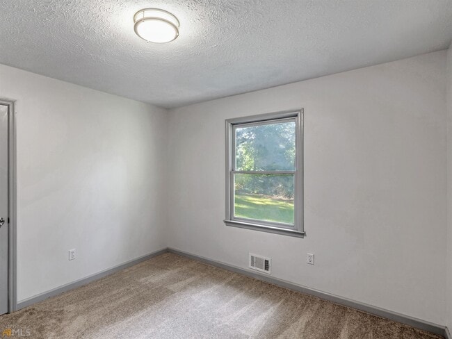 Building Photo - 1999 Hampton Locust Grove Rd