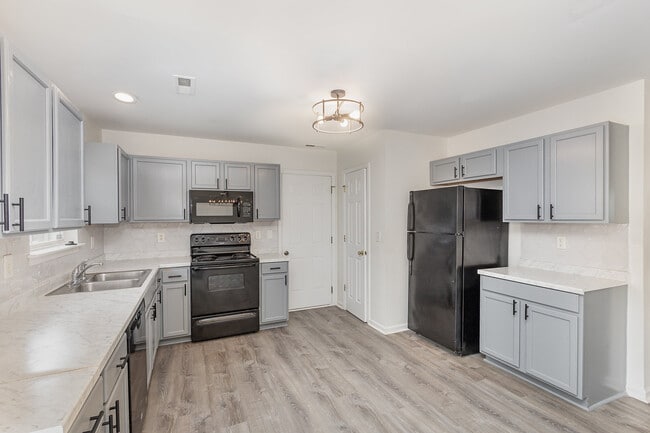 Building Photo - 400 Erin Taylor Ln