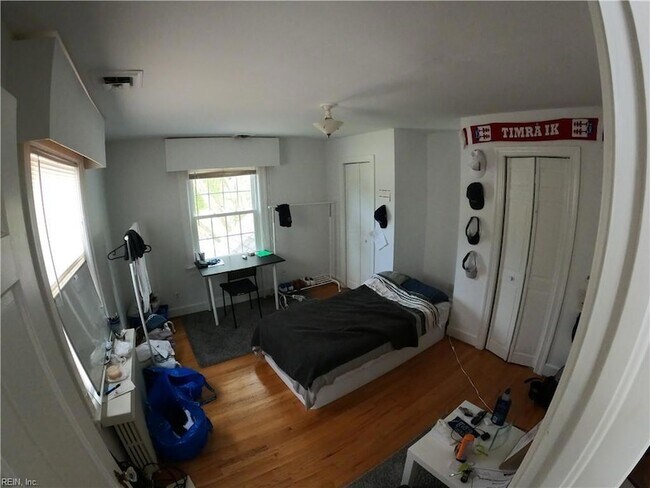 Building Photo - 1600 Cedar Ln