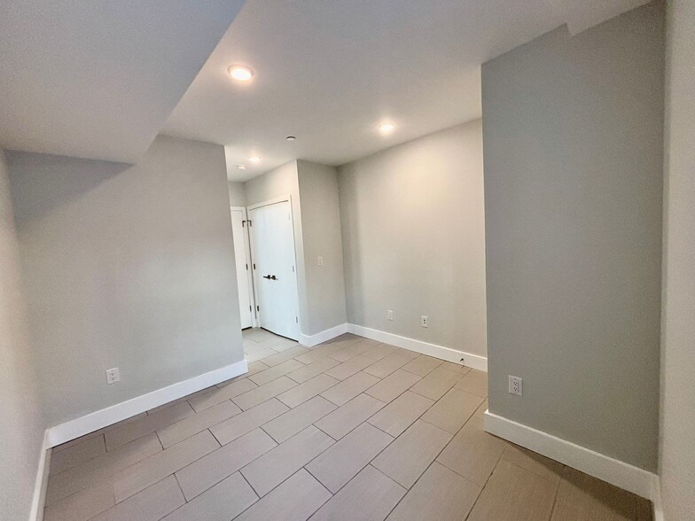 Building Photo - 2114 N Franklin St