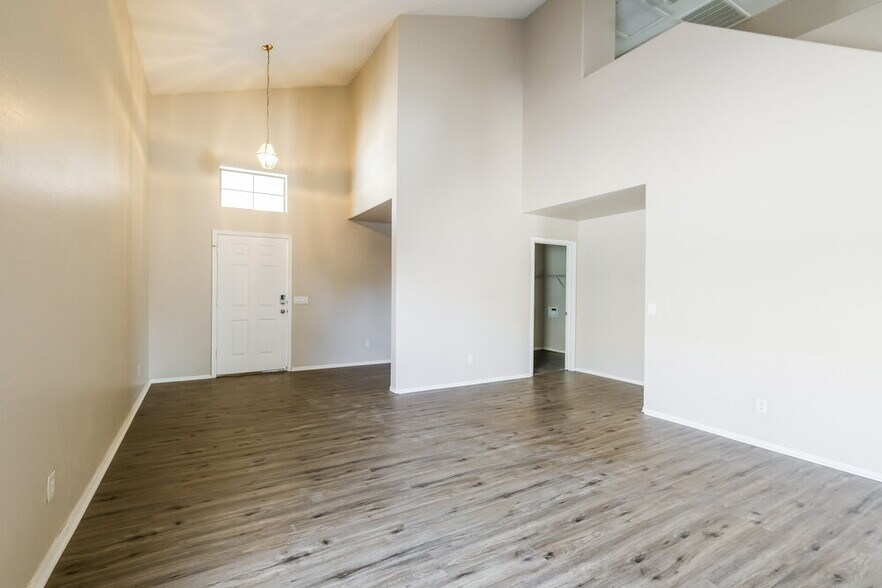 Building Photo - 4310 N 124th Ave