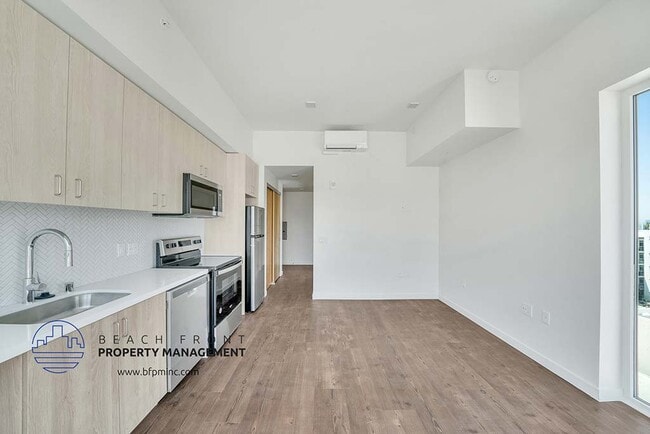 Building Photo - Premiere Hollywood