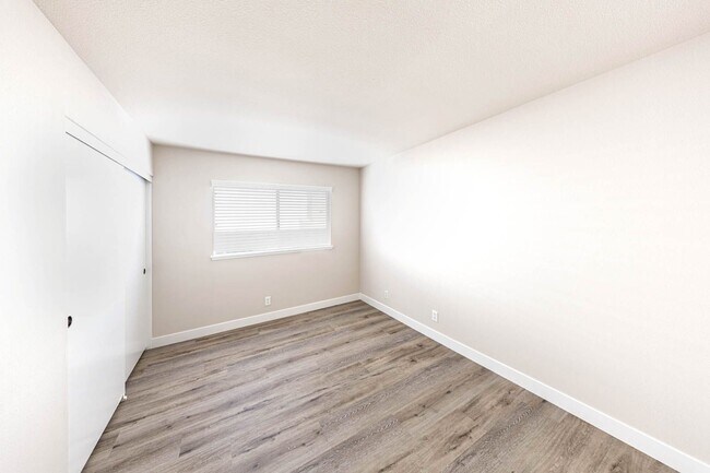 Building Photo - Upgraded 4 bedroom Fountain Valley Home