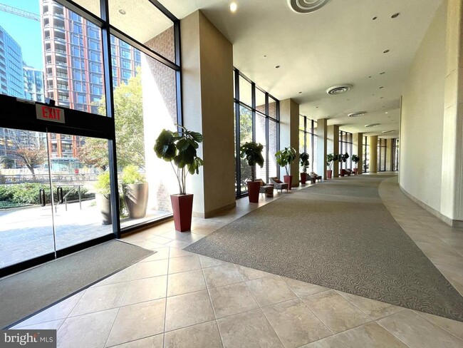 Building Photo - 1805 Crystal Dr