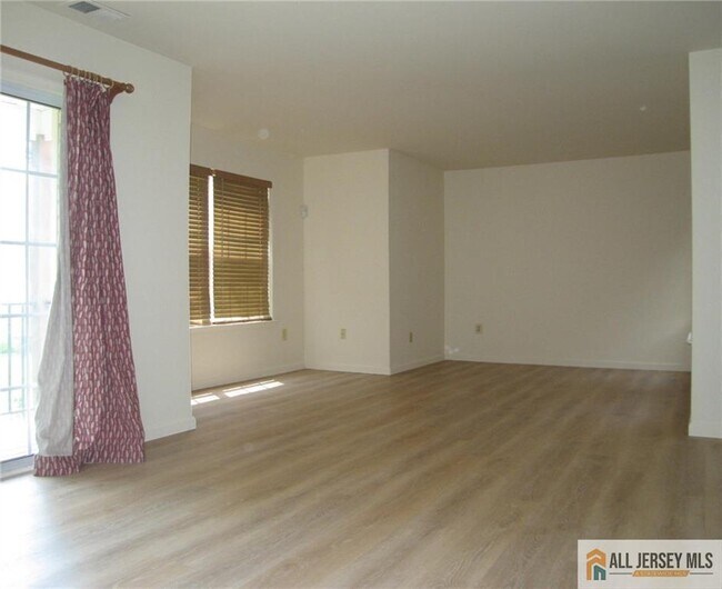 Building Photo - 1218 Plymouth Rd