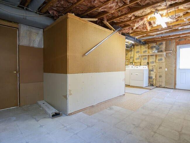 Building Photo - Move in ready 3 bedroom home