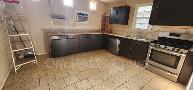 Building Photo - 9710 Fieldbloom Ln