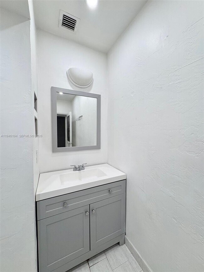 Building Photo - 1332 NE 177th St