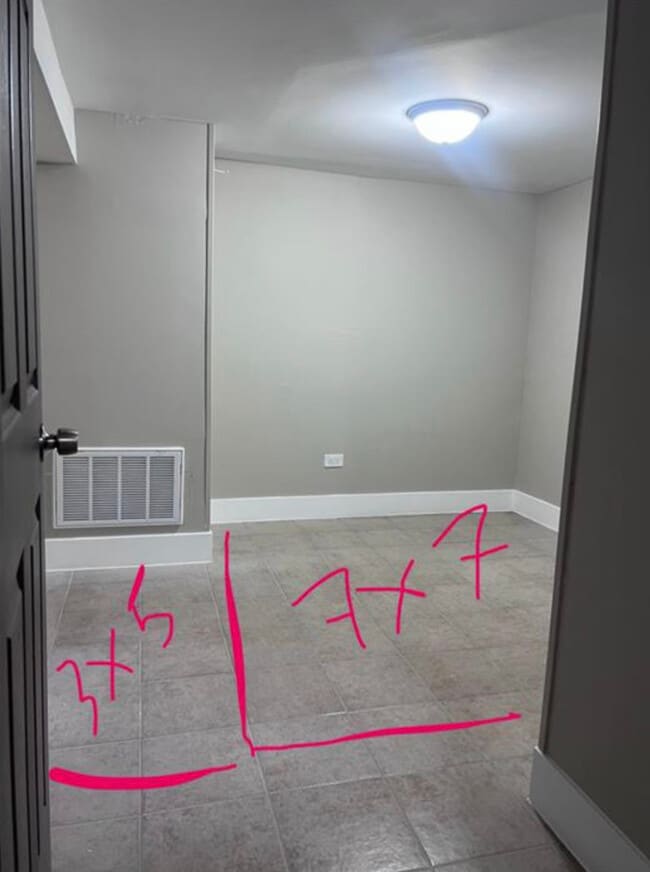 Building Photo - 3353 W Warren Blvd