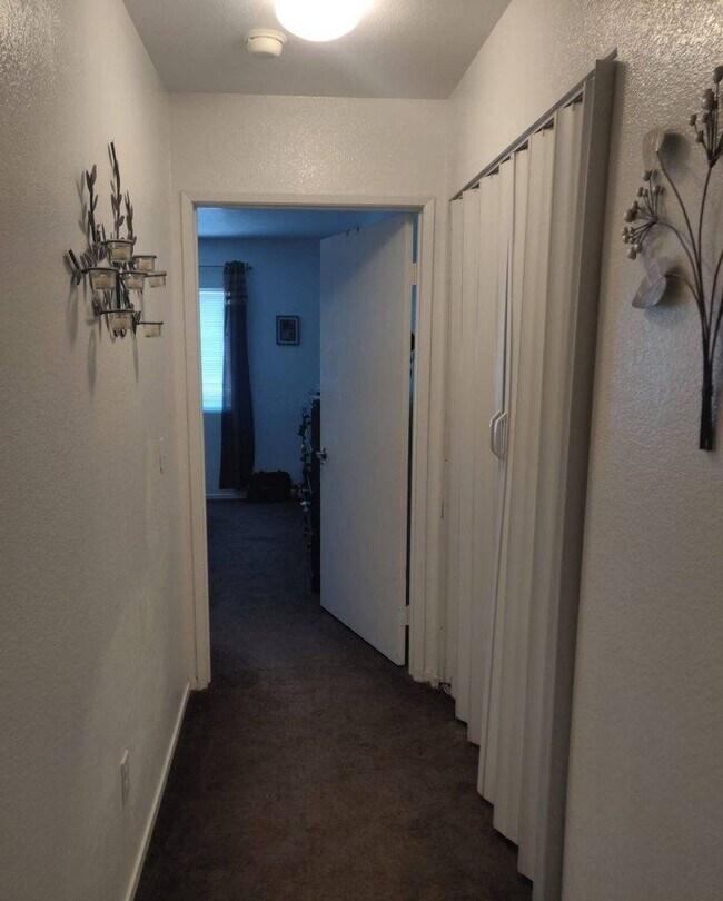 Building Photo - 240 Morongo Dr