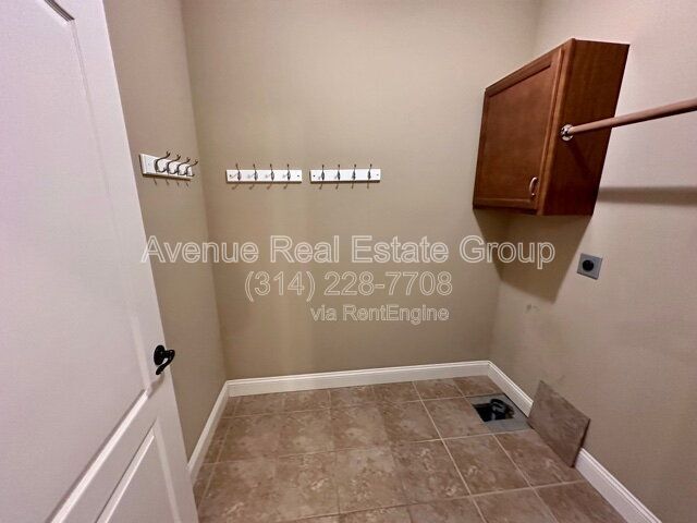 Building Photo - 304 Dalton Ct