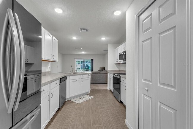 Building Photo - 159 Persimmon Dr