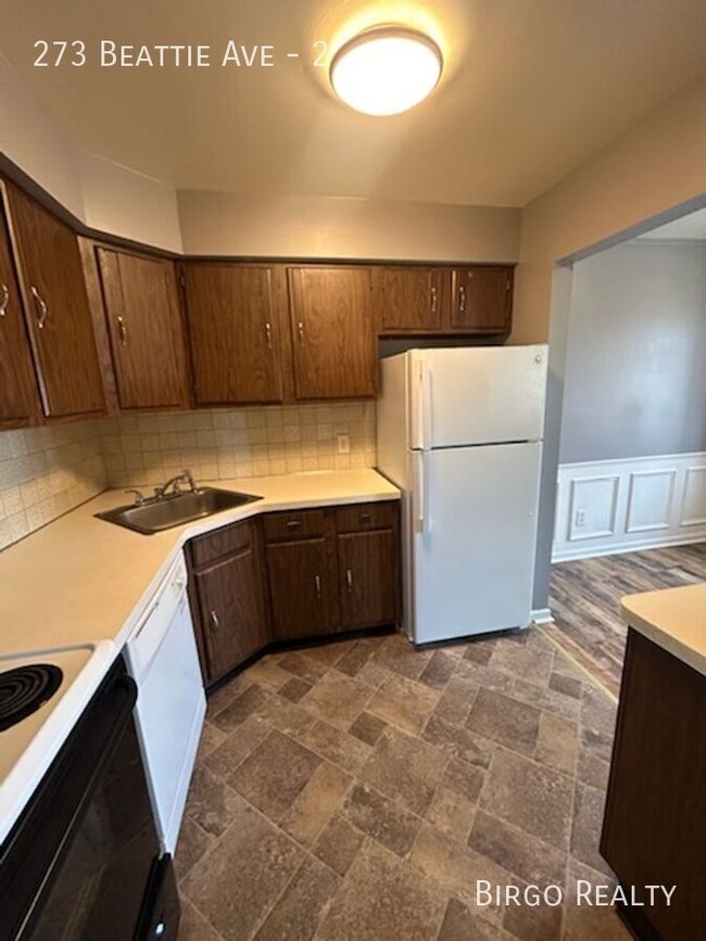 Building Photo - Move in Ready! Large and lovely 2-bedroom ...