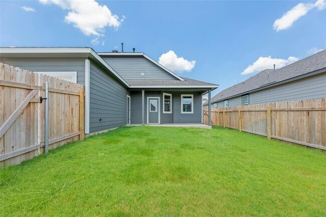 Building Photo - 512 Clearlake Dr