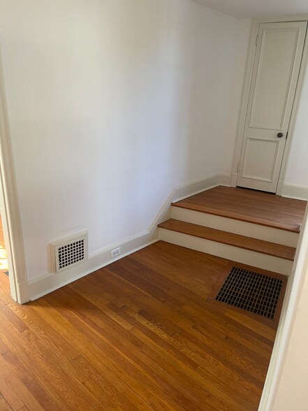 Building Photo - 3929 Plainville Rd