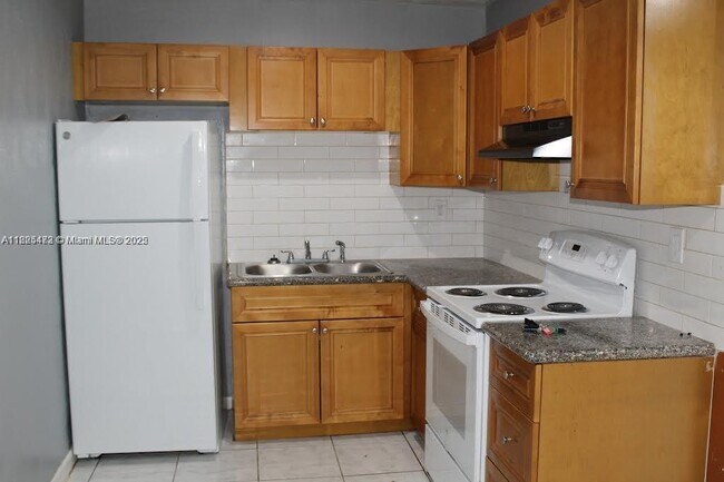 Building Photo - 5321 NW 21st Ct