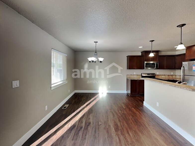 Building Photo - 440 Tulip Ave