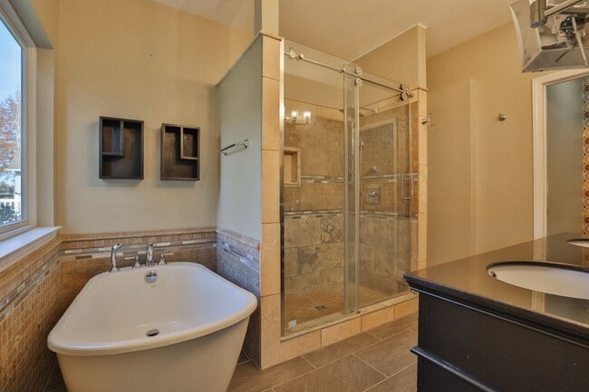 Building Photo - 3 Bedroom, 2 Bath House in Edwardsville