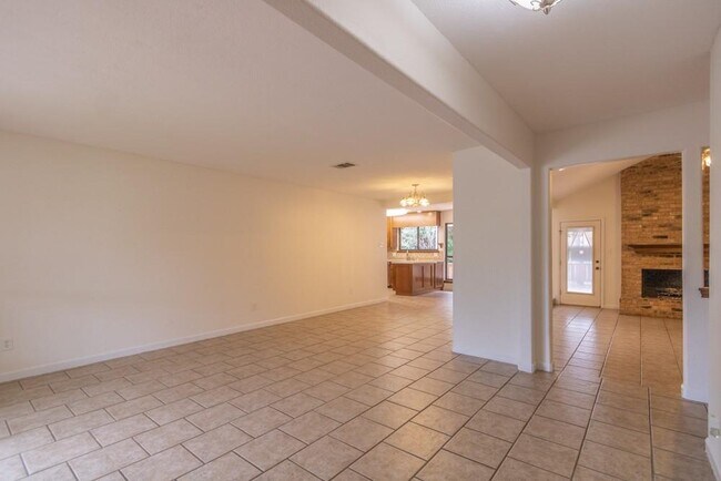 Building Photo - 11101 Froke Cedar Trail