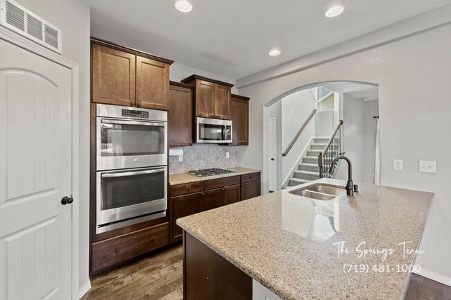 Building Photo - STUNNING 4BD HOME w/ NO ELECTRIC BILL! - Security Deposit Waiver Available