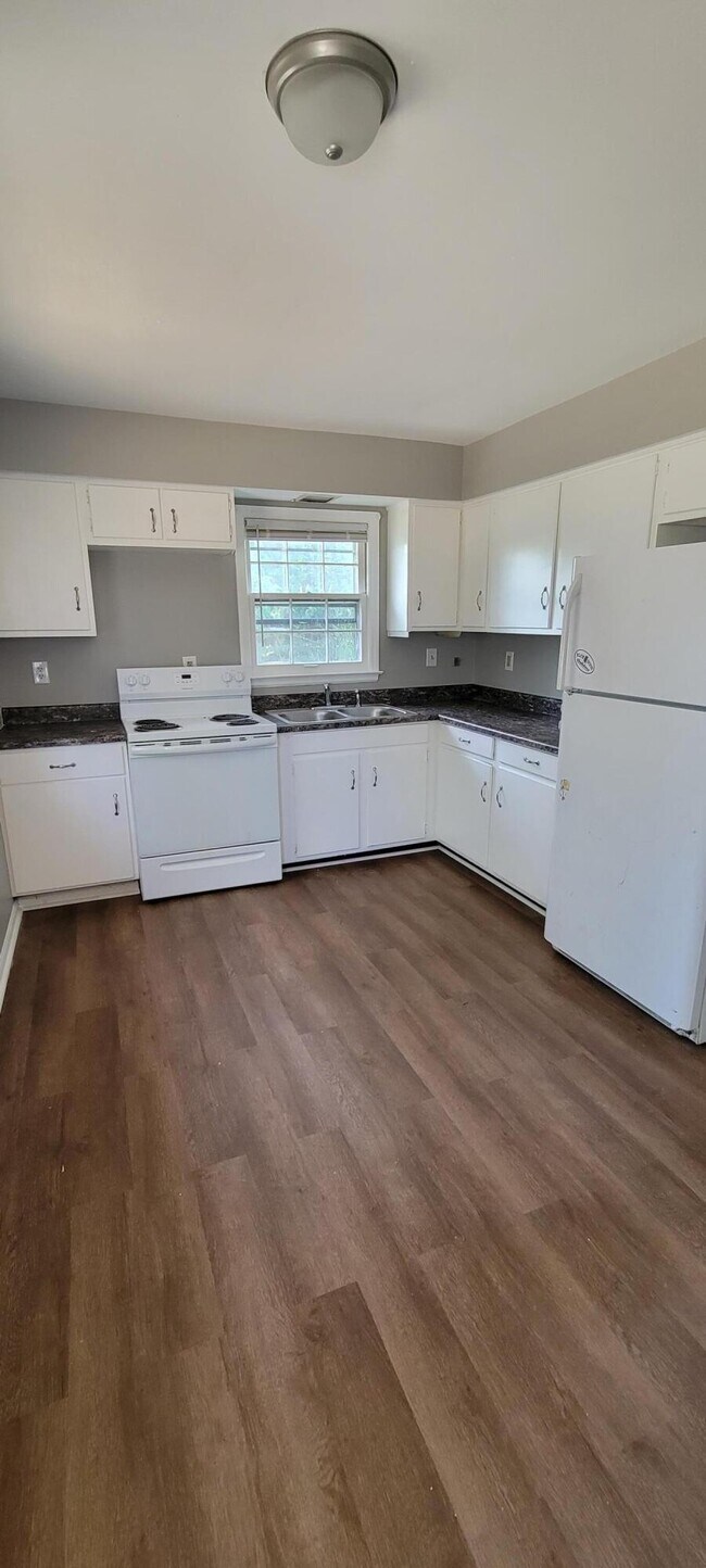 Building Photo - 3612 River Park Dr