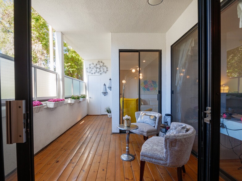 Balcony - 2276 S Beverly Glen Blvd