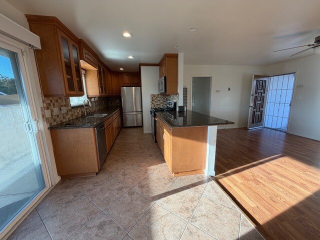 Building Photo - 6322 Clyde Ave