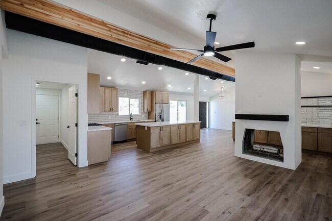 Building Photo - 3001 W Mercer Ln