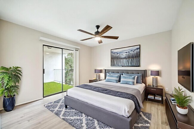 Building Photo - 2822 S Bartell Dr