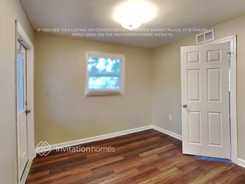 Building Photo - 6713 Riparian Rd