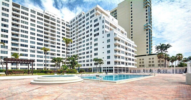 Building Photo - 5005 Collins Ave