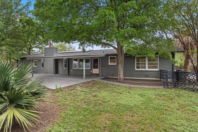 Building Photo - 4330 Parkwood Rd