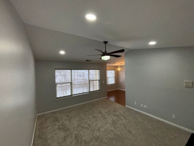 Building Photo - 1313 N Red Oak Cir