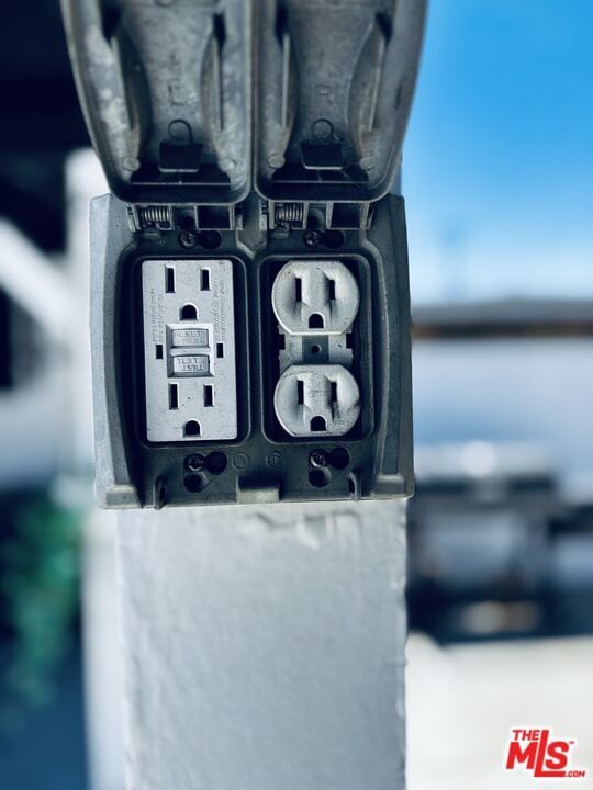 Building Photo - 1377 Sultana