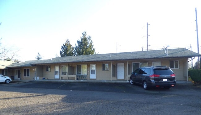 Building Photo - Rent Special: 1/2 Off March's Rent - Ground Level 2 Bed 1 Bath W/ Air Conditioning