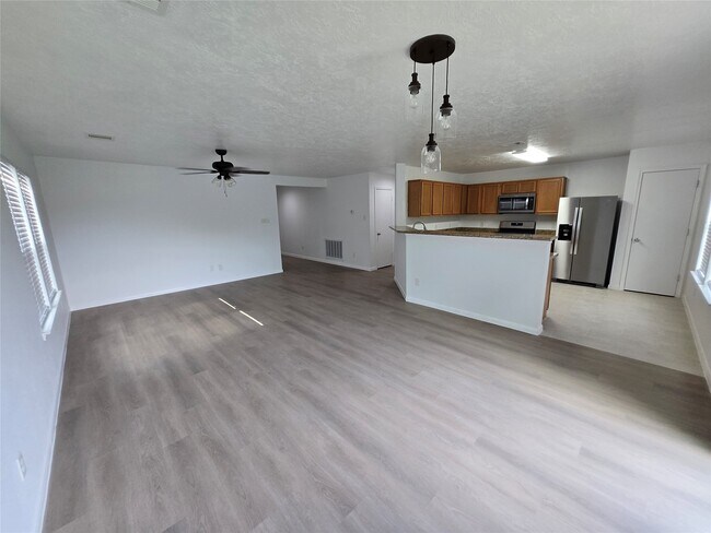 Building Photo - 427 Remington Heights Dr