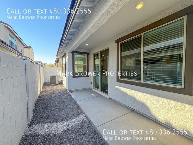 Building Photo - 9852 E Tamery Ave