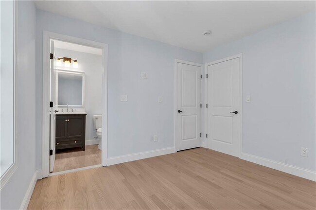 Building Photo - 10 Anthony Ave