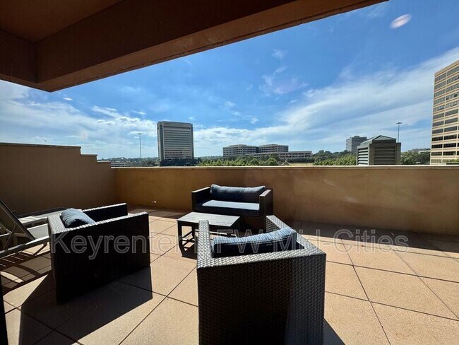 Building Photo - 330 E Las Colinas Blvd