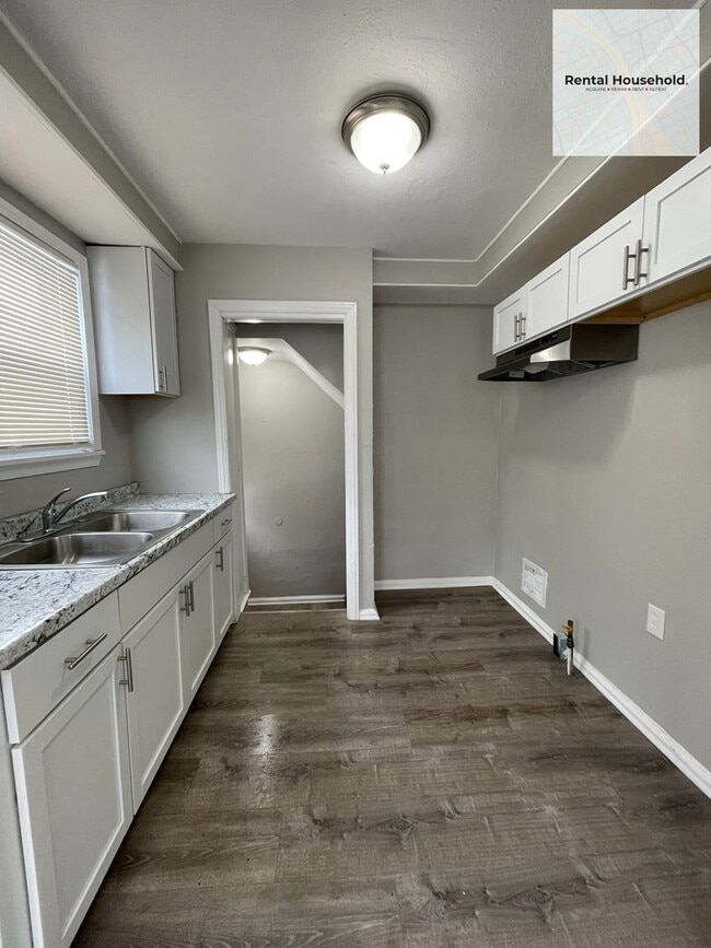 Building Photo - 3 Bedroom 1 Bath Bungalow Just $1300