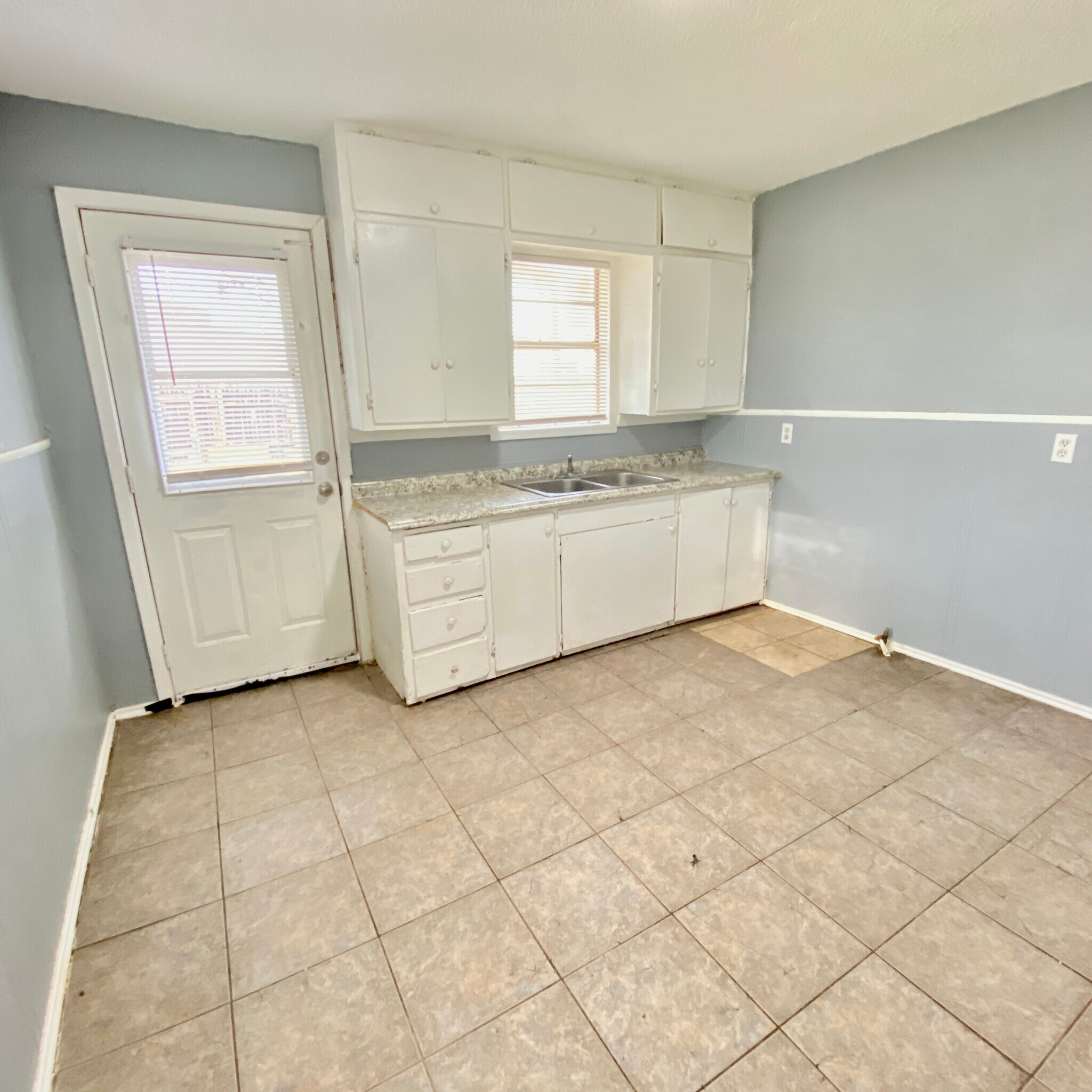 Building Photo - 2814 Grinnell St