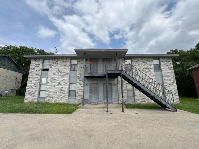 Building Photo - 1708 Benttree Dr