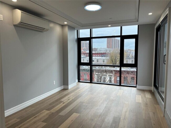 Building Photo - 163 MacDougal St