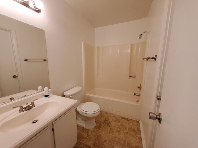 Building Photo - 327 Thalia Station Ct