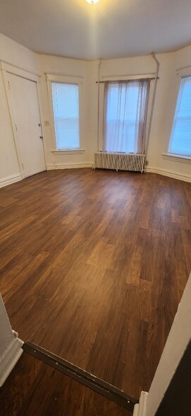 Building Photo - 519 Cummings Ave