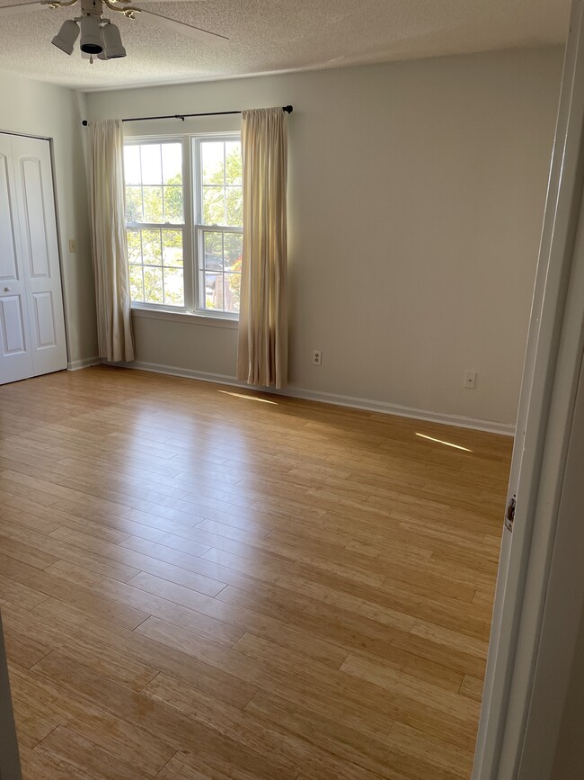 Building Photo - 1142 Monaco Dr