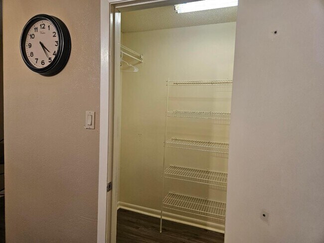 Building Photo - 2711 Greenbriar Dr