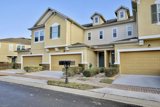 Building Photo - Gorgeous 4/2.5 Spacious Townhome with a Lo...